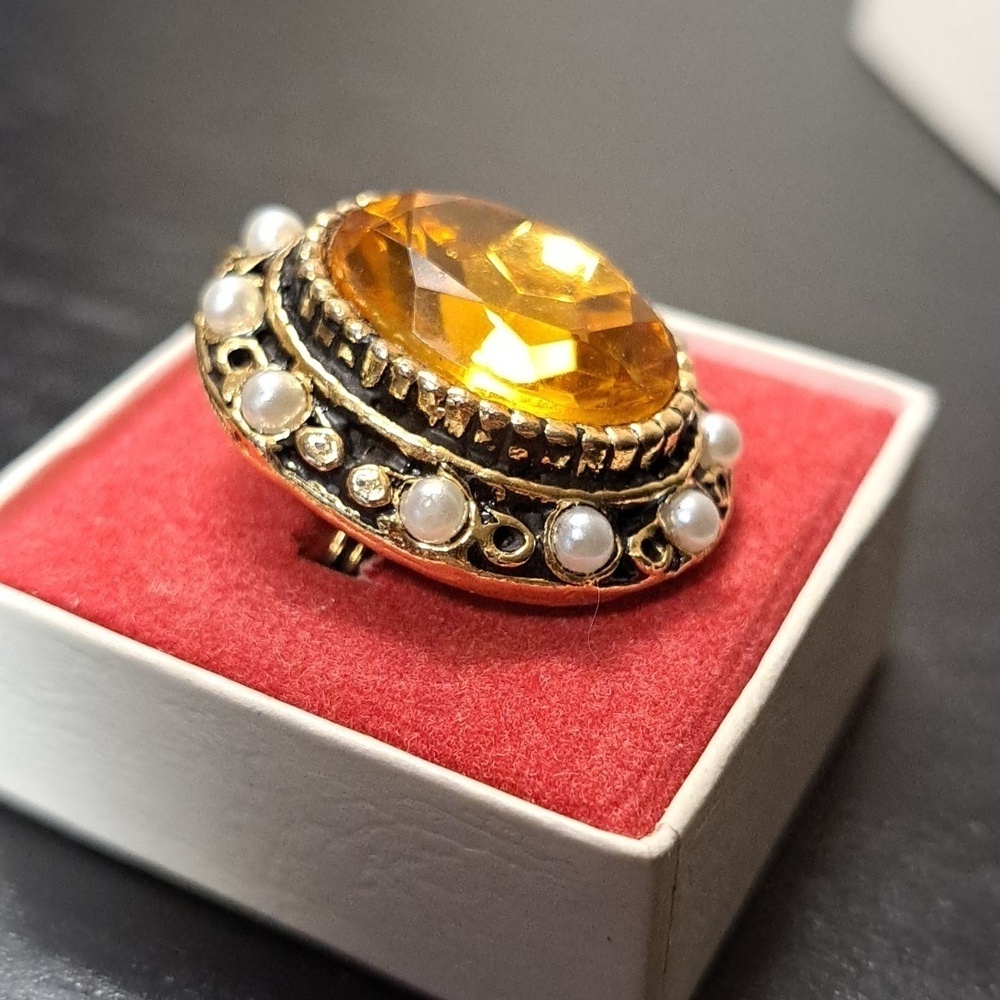 Vintage 1970's Karen Brent Adjustable Size Cocktail Ring. - Picture 2 of 7